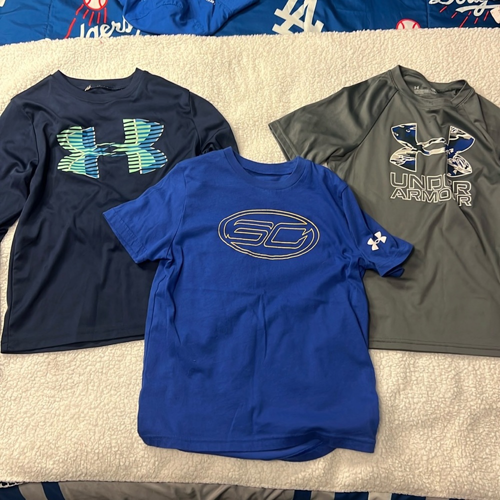 Under Armour Youth Small shirt bundle